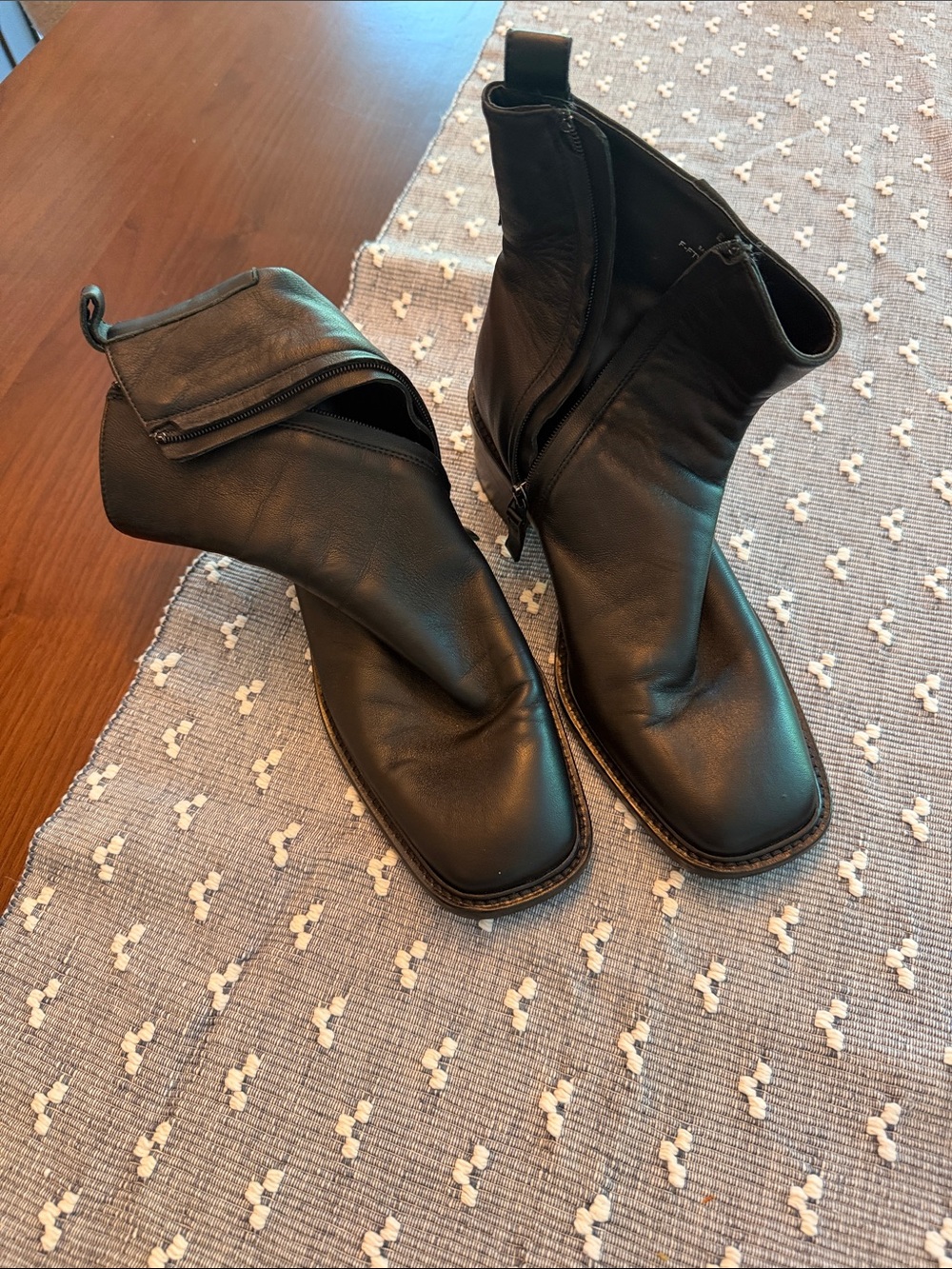 Everlane black boots